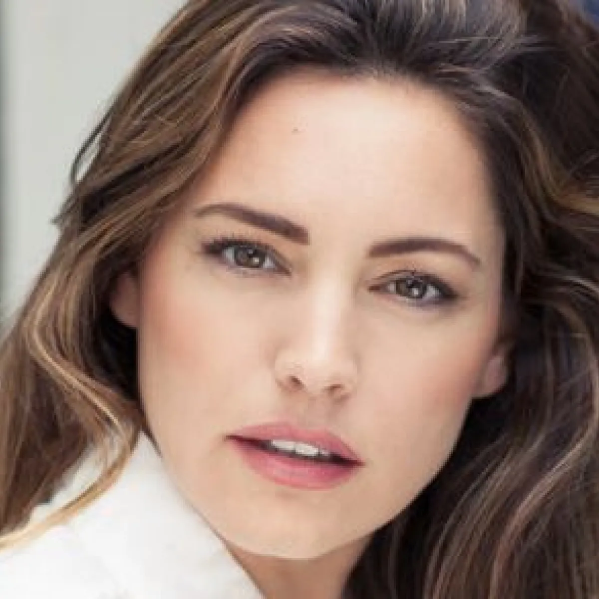 Kelly Brook Booking Agent